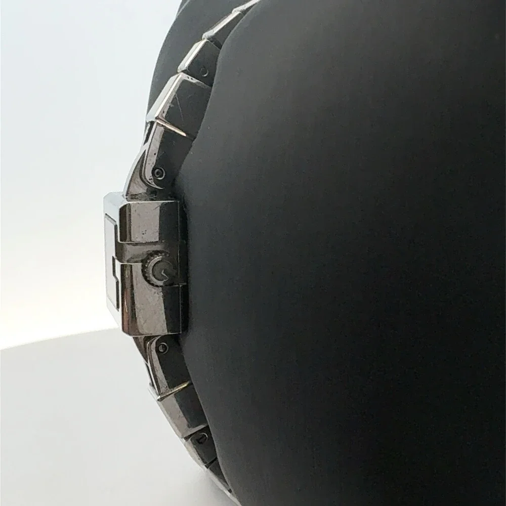 Vintage Gucci Mini G 102 Black Dial Stainless Steel Petite Ladies Wristwatch